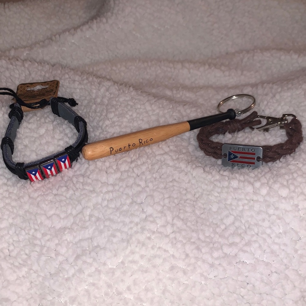 ⭐️2 Puerto Rico bracelets & baseball bat keychain